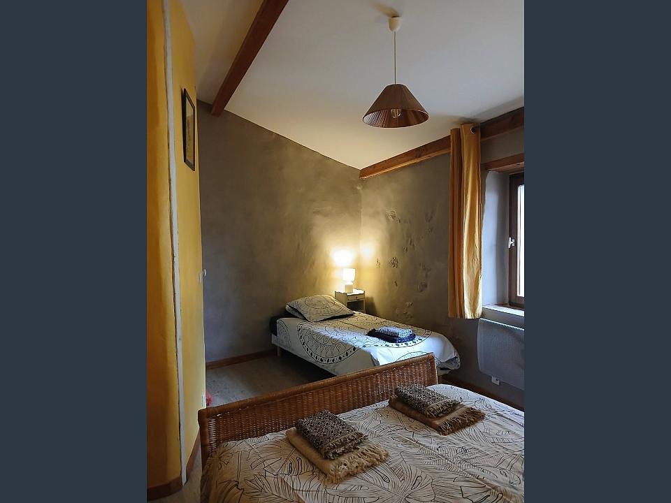 La chambre est - 3 personnes